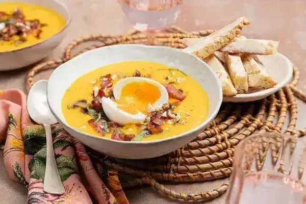 Soupe de légumes d’automne et œuf mollet
