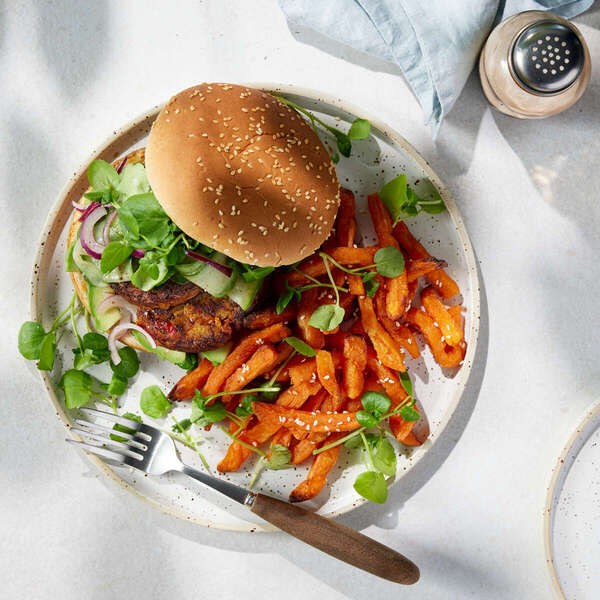 Burger et frites de patate douce
