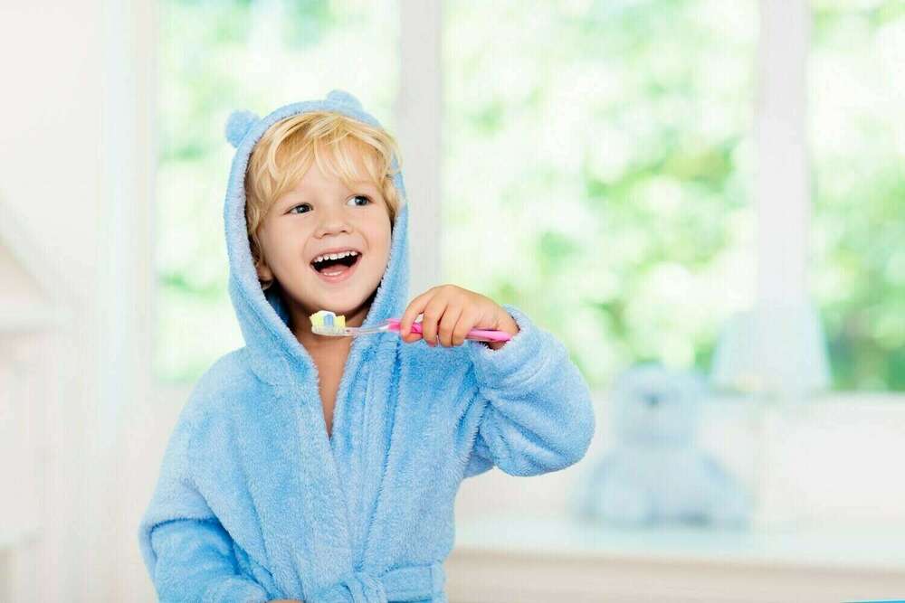 À quel âge et comment les enfants doivent-ils se brosser les dents ?
