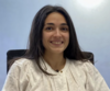Portrait professionnel du Dr Chloé Tawa en blouse blanche