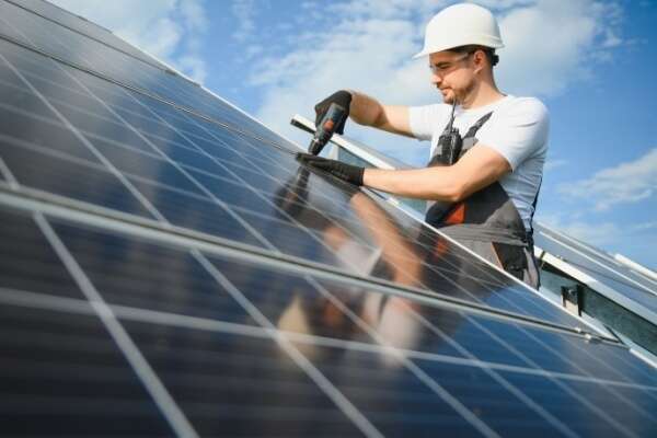 Panneaux solaires et TVA à taux réduit : les critères d’application sont dévoilés !