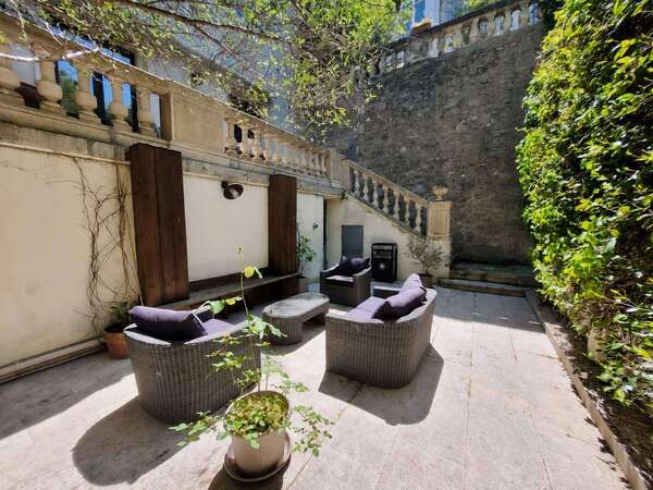 Cour intérieure d'un appartement meublé de tourisme dans l'Écusson à Montpellier