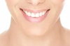 Sourire avec dent blanche