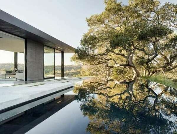 Oak Pass Main House ou la fusion harmonieuse entre design minimaliste et nature environnante