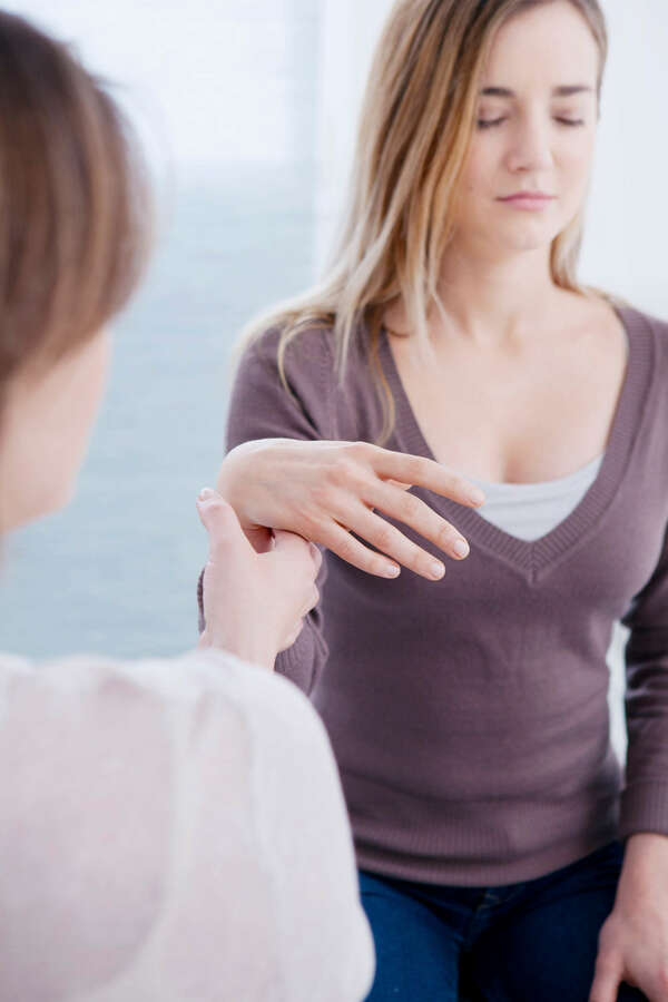 Comment l'hypnose peut aider à perdre du poids ?