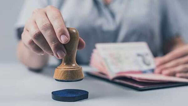 TITRES DE SÉJOUR ET DEMANDES DE NATURALISATION : Les critères se durcissent 