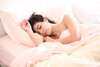 femme dormant dans son lit