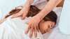 femme se faisant masser