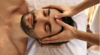 homme se faisant masser le crane
