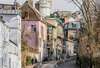 Rue pavée avec vue sur Sacré-Cœur délai naturalisation