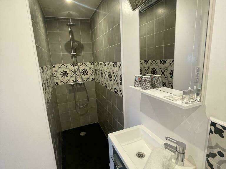 photo-2022-09-16-17-49-43__5_20220916-3932292-fegb9x