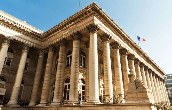 Décryptage 2024 : les vedettes et déceptions du CAC 40, par Saxo Banque
