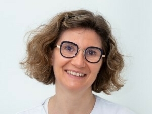 Hélène assistante dentaire qualifiée
