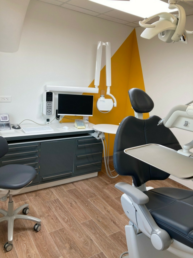 Salle de soins avec radiographie dentaire, cabinet du Dr Boris Fillâtre à Saint-Lô