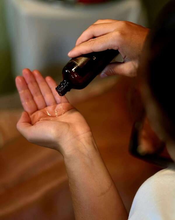 Massage tantrique en couple à Lyon : renforcer la connexion et la confiance