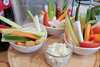 Plateaux colorés pour un buffet froid