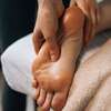 Massage des mains en réflexologie pour améliorer les bienfaits physiques du corps