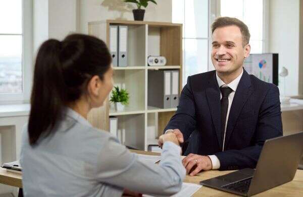 Cautionnement : le terme de l’engagement libère-t-il la caution ?