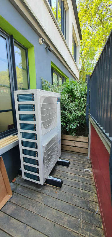 version_800_mitsubishi_pumy_p_250_a_sannois__1___1_