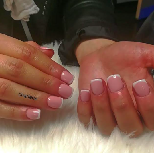 Extension d'ongle en gel à AthisMons