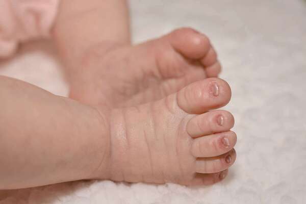 Les bienfaits sous-estimés du massage bébé par Anaïs ALASSEUR à Tours
