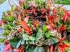 Couronne florale festive verte et rouge pour événements