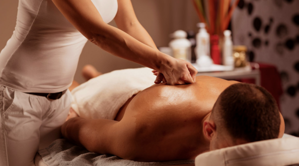 Récupération musculaire : Les bienfaits des massages pour courbatures au Salon Floral à Paris 15
