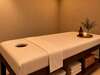 Table de massage et cabine du salon Floral, massage Paris 15