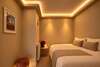 Cabine de massage avec lit confortable au salon Floral, Paris 15