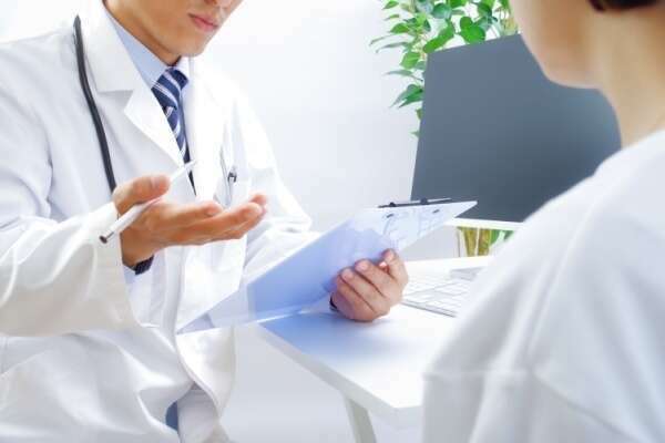 Nouveaux modèles d’avis médicaux : entrée en vigueur repoussée !