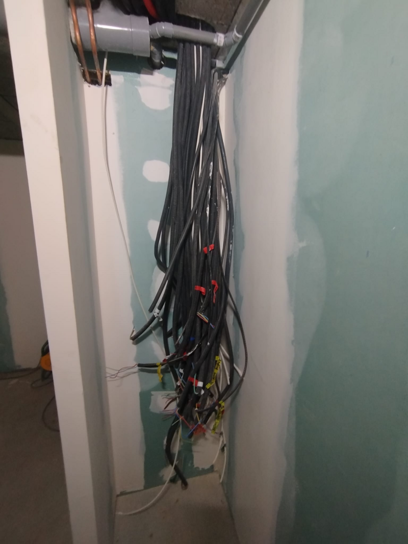 image de sortie de plein de fils électrique 