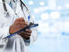 examen oculaire détaillé avec instruments médicaux