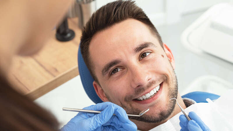 Implant dentaire et implantologie à Soustons