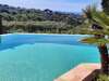 piscine à débordement avec vue panoramique