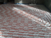 plancher chauffant moderne dans une maison lumineuse