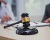 pancarte liquidation judiciaire sur vitre de magasin