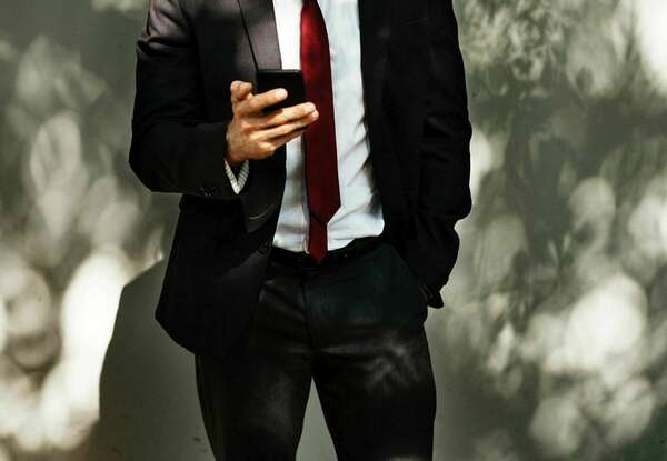 Peut-on appeler un salarié pour lui annoncer son licenciement avant que la lettre de licenciement ne lui soit envoyée ?