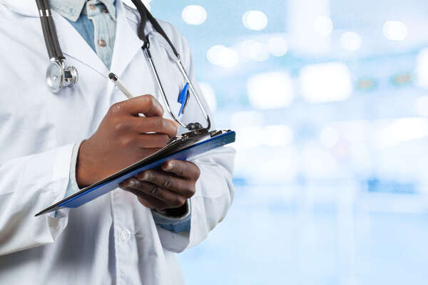 Votre employeur n'applique pas l'aménagement de poste préconisé par le médecin du travail : que pouvez-vous obtenir ?