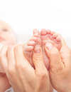 bébé apaisé illustrant coliques reflux troubles sommeil