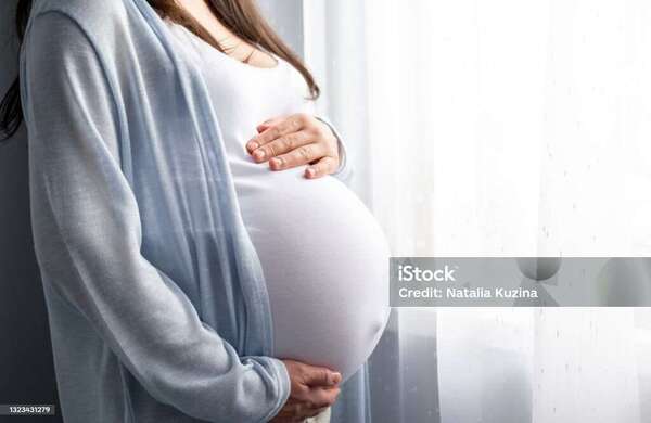 FEMME ENCEINTE : NULLITÉ DU LICENCIEMENT PRONONCÉ POUR SEULEMENT UNE HEURE DE RETARD DE LA SALARIÉE