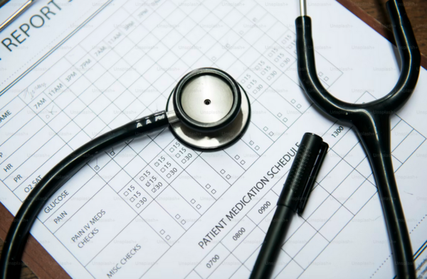 Mon employeur peut-il me licencier pour abandon de poste alors qu’il n’a pas organisé de visite médicale de reprise après un arrêt de plus de 30 jours ?