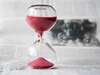 Horloge symbolisant les délais courts de contestation judiciaire