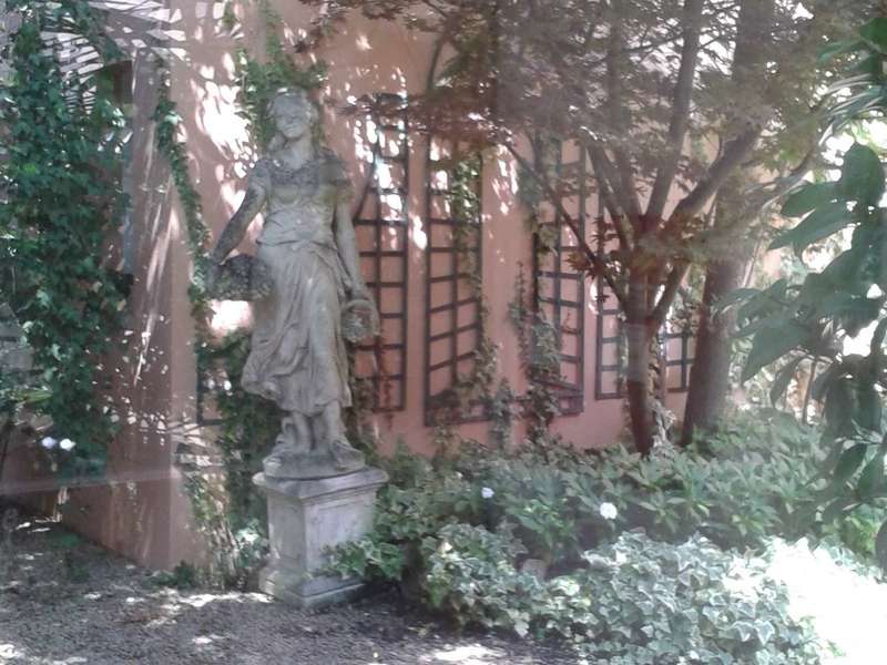 Patios intérieurs, sur lesquels donnent les cabines de soins