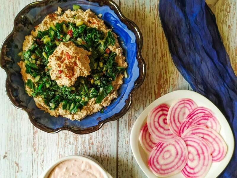 Tombée de blettes, béchamel de tournesol, tarama végétal sur betterave Chioggia