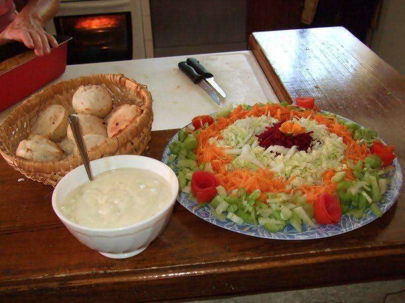 Couronne de crudités, mayo végetale, petits pains sans gluten. Stage en Vercors