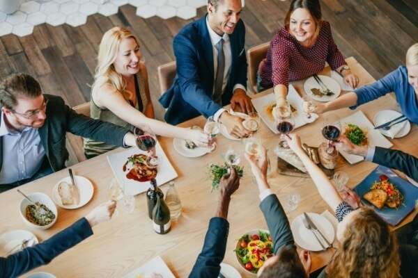 Repas d'équipe avec conjoints = TVA allégée ?