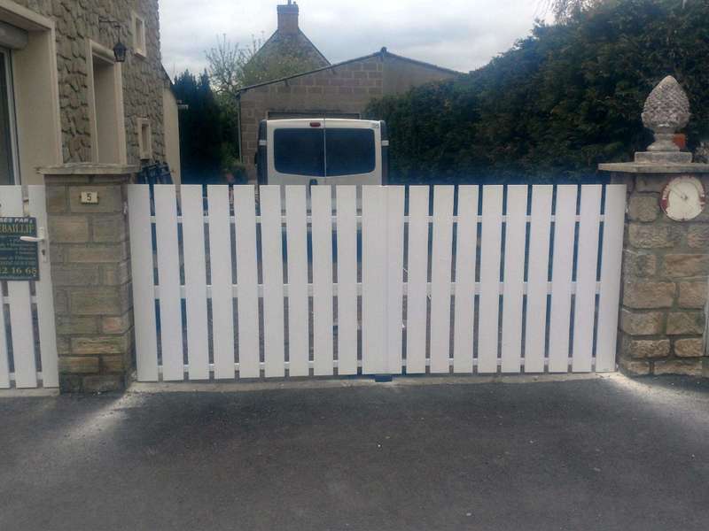 Portail et portillon motorisé posé à Saint Jean de Daye 50