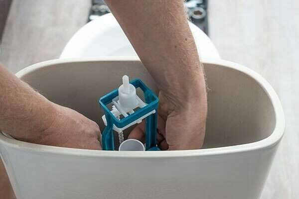 Chasse d'eau qui coule en permanence : que faire ?