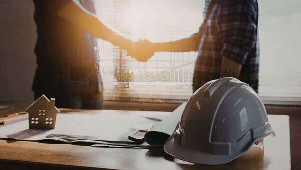 Découvrez les obligations du constructeur et les garanties légales. Comprenez vos responsabilités et sécurisez votre activité avec l’assurance décennale.