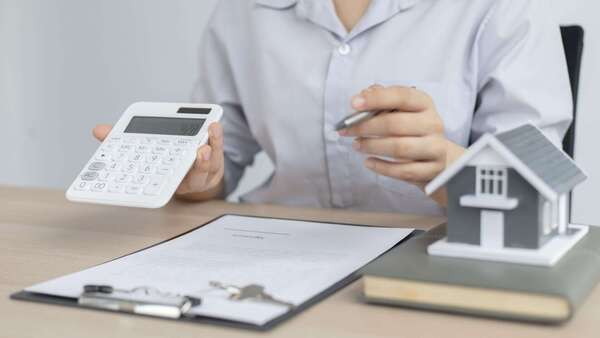 Peut-on changer d’assurance décennale en cours d’année ?